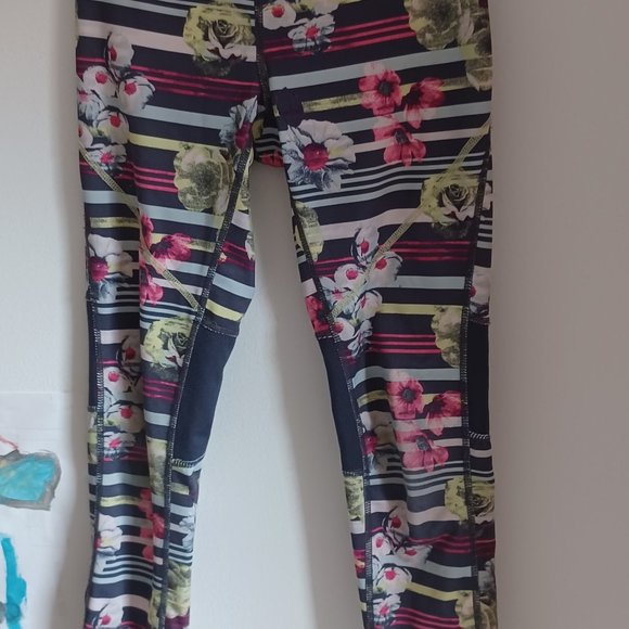 Set of 2 pants: Benetton and Zella girl size small (7-8) - Picture 6 of 10